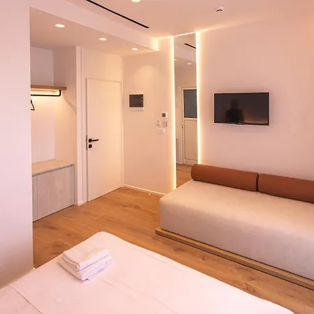 Mucho Πανσιόν 3*