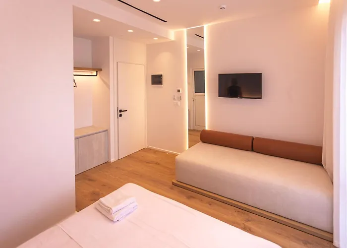 Mucho Πανσιόν 3*