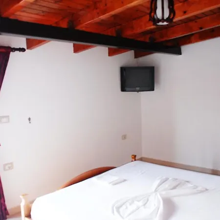 Guest house Mucho 3*