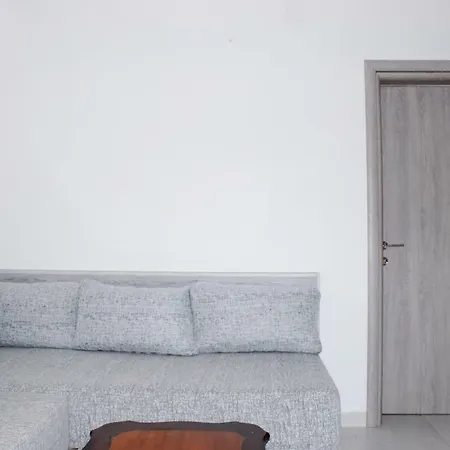 Konukevi Mucho Saranda